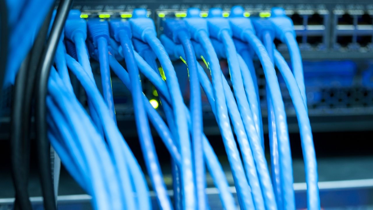 Porównanie efektywności i ekonomiczności: kanalizacja teletechniczna kontra tradycyjne układanie otwarte