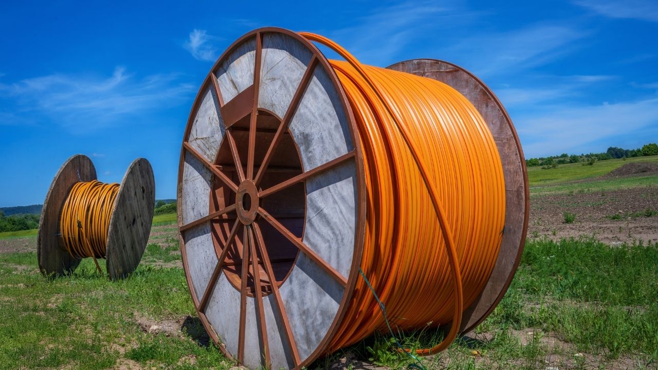 Kable światłowodowe w budownictwie — montaż, pomiary, odbiór techniczny