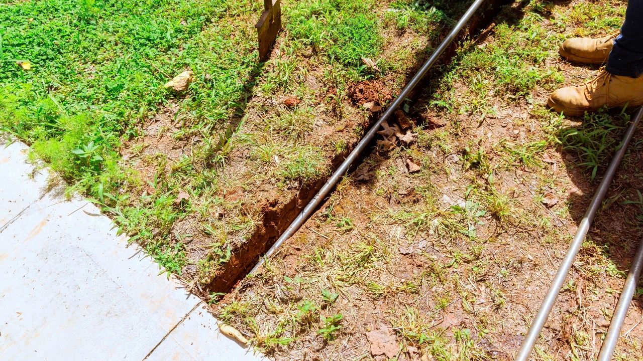 Technologie bezwykopowe – przewierty sterowane HDD i przeciski hydrauliczne: kiedy je stosować?